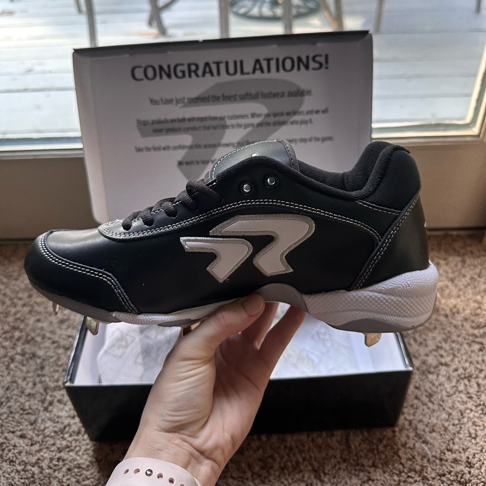NEVER WORN Ringor Softball Metal Cleats